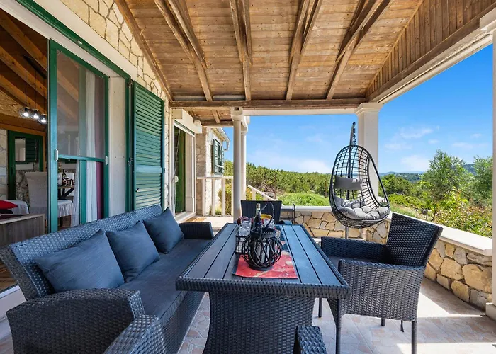 Vakantiehuis Gorgeous In With Wifi Žirje